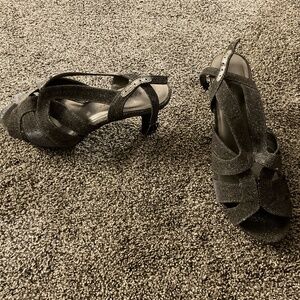 Karen Scott gun metal/metallic low heel